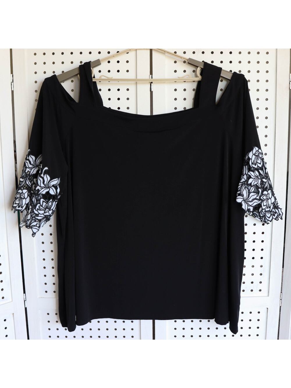 CATHERINES Blouse Black White Embroidered Roses Cold Shoulder Top Womens SIZE 5X